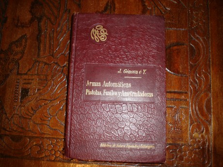 Tengo y mi poder el libro "Armas automáticas. Pistolas , fusiles y ametralladoras" del comandante 20