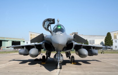 Mi avión de combate favorito es el F-22 RAPTOR; aunque tampoco me disguta nada el F-18 HORNET. Si les 01