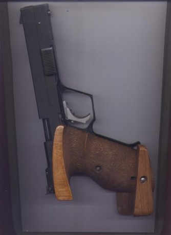 ¿Alguien sabria darme datos acerca de esta pistola? Funcionamiento,despiece etc etc.
En teoria es una 00
