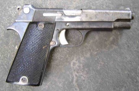 Hace unos días encontré por casualidad en una web extranjera un arma a la venta que hacía muchos años 40