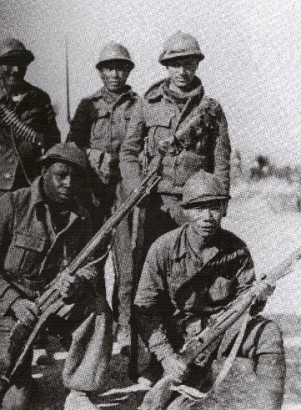 El Mosin-Nagant ..
es un rifle militar accionado por cerrojo, con cargador de cinco proyectiles, que 100
