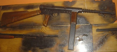 Hola amigos.
Desde mi mas tierna infancia llevo "cohabitando" con este subfusil.
Fue inutilizado 00