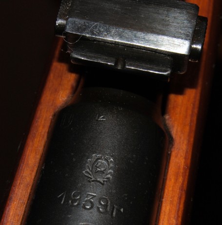 El Mosin-Nagant ..
es un rifle militar accionado por cerrojo, con cargador de cinco proyectiles, que 162