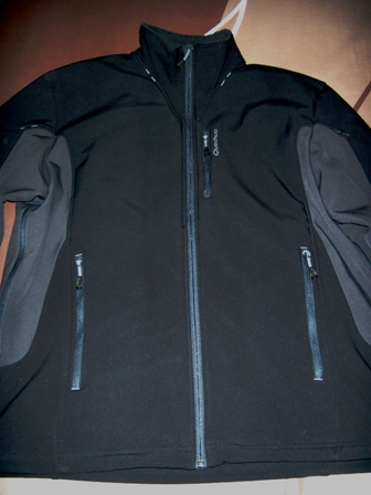 Excelente protección contra el viento gracias a su membrana cortaviento. Componente STRATERMIC de 470g/m2 01