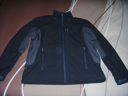 Excelente protección contra el viento gracias a su membrana cortaviento. Componente STRATERMIC de 470g/m2 00