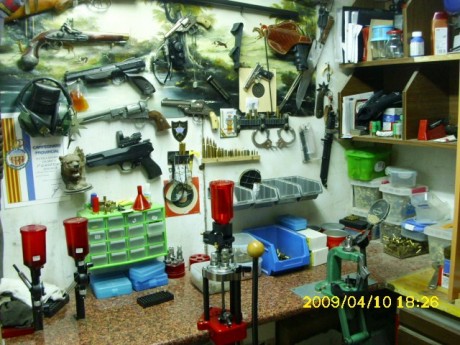 Un saludos a todos, creo que de la misma forma que mostramos nuestras
armas a los colegas del foro también 40