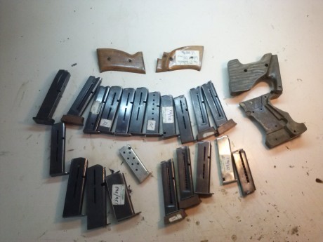 Hola chicos!
arreglando el cuarto trastero de mi padre me he encontrado unos cargadores de pistola de 12