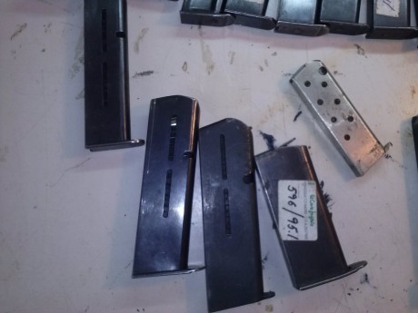 Hola chicos!
arreglando el cuarto trastero de mi padre me he encontrado unos cargadores de pistola de 11