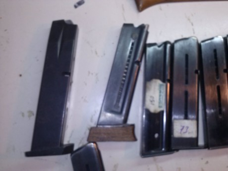 Hola chicos!
arreglando el cuarto trastero de mi padre me he encontrado unos cargadores de pistola de 10