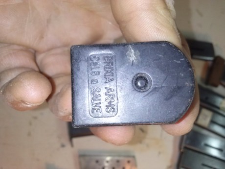 Hola chicos!
arreglando el cuarto trastero de mi padre me he encontrado unos cargadores de pistola de 22