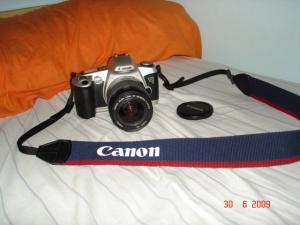 Vendo camara reflex analogica carrete 35mm,marca Canon EOS500,con bolsa de transporte,objetivo 28mm-80mm 01