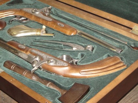 Este se encuentra en el museo de ejercito de toledo y fue propiedad de los duques de Montpensier. 21