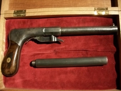 Hola como saben casi todos los fósforos, esta pistola se llama HUNDER –HAMMER ( SUB- MARTILLO) seguramente 80