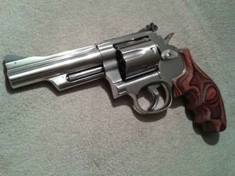   Hola chicos, como veo que falta un sub-foro de esta marca (lo hay de Glock, de 1911's, de Revólveres, 50