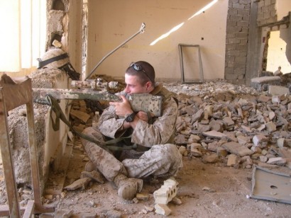 Agujeros de ratas, snipers holes, troneras o como le quieran llamar. Francotirador urbano el reto insuperable.

Un 110