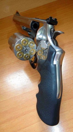   Hola chicos, como veo que falta un sub-foro de esta marca (lo hay de Glock, de 1911's, de Revólveres, 72