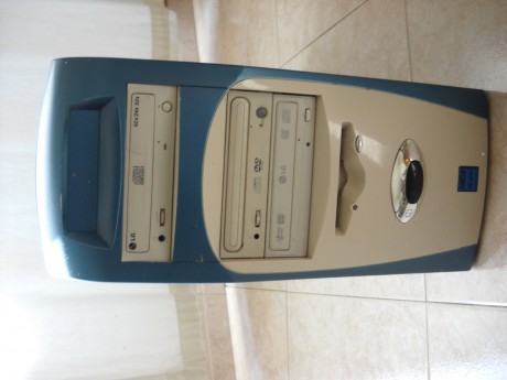Vendo este PC,tiene unos 10 años.
Placa base K7S41GX
Procesador AMD Atlon 1800
Disco de 80 Gb
RAM original 01