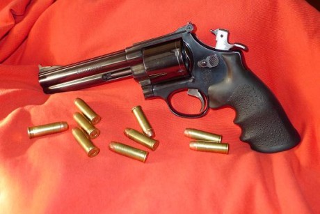   Hola chicos, como veo que falta un sub-foro de esta marca (lo hay de Glock, de 1911's, de Revólveres, 101