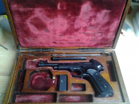 Me han regalado una caja original para la vostok que tengo, la caja está en buen estado pero las telas 01