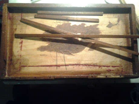 Me han regalado una caja original para la vostok que tengo, la caja está en buen estado pero las telas 12