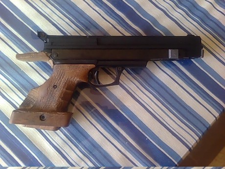 He leído mucho sobre la elección y dudas de pistolas para precisión a 10 metros.

   Yo y en mi particular 72