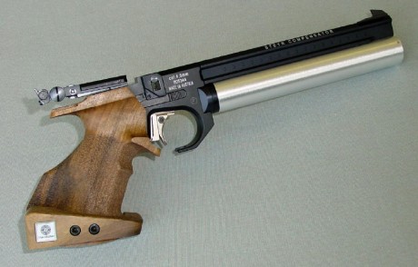 He leído mucho sobre la elección y dudas de pistolas para precisión a 10 metros.

   Yo y en mi particular 11