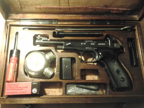Me han regalado una caja original para la vostok que tengo, la caja está en buen estado pero las telas 02