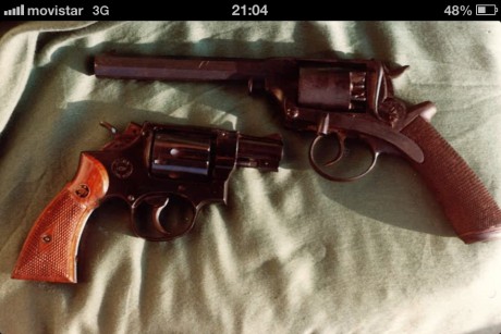 Hola, me ofrecen este revolver de la foto, un Adams, el vendedor no sabe que vale y yo tampoco al saber 00