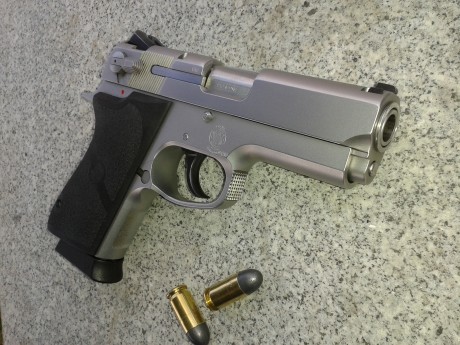   Hola chicos, como veo que falta un sub-foro de esta marca (lo hay de Glock, de 1911's, de Revólveres, 122