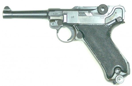 Por favor alguien me podría informar sobre las pistolas P08 que fueron reglamentarias en Portugal, si 90