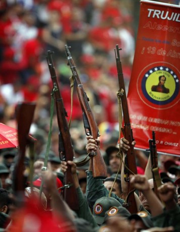 El Mosin-Nagant ..
es un rifle militar accionado por cerrojo, con cargador de cinco proyectiles, que 70