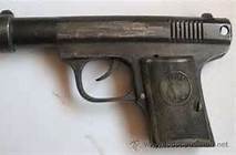 Buenas noches, compañeros :-)

¿Conoce o sabe alguien de una pistola de la marca INDIAN del 7,65?.

Es 80