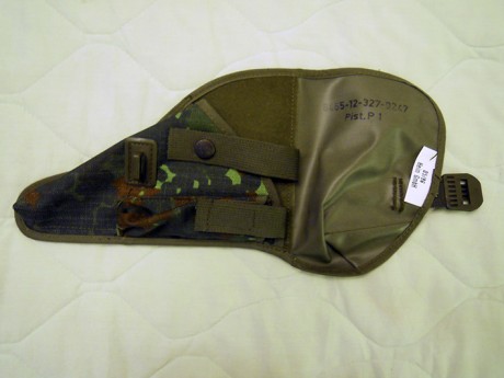 Alguien puede decirme que pieza le falta a esta funda de P1, del ejercito aleman, o como se llama, para 01