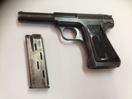 Buenas noches, compañeros :-)

¿Conoce o sabe alguien de una pistola de la marca INDIAN del 7,65?.

Es 40