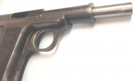 Buenas noches, compañeros :-)

¿Conoce o sabe alguien de una pistola de la marca INDIAN del 7,65?.

Es 52