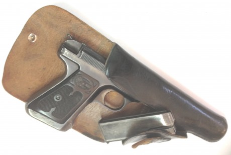 Buenas noches, compañeros :-)

¿Conoce o sabe alguien de una pistola de la marca INDIAN del 7,65?.

Es 50