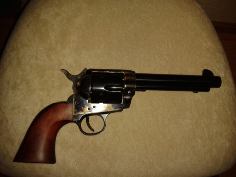Esta semana adquirí un revolver Pietta 45 LC guiada
o con la AE, primer problema, ninguna armería de las 00