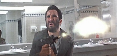 Compañeros,

En vista de las ganas de algunos (Elcafe, Wilcow, Vrakk, etc) por adivinar armas de películas 70