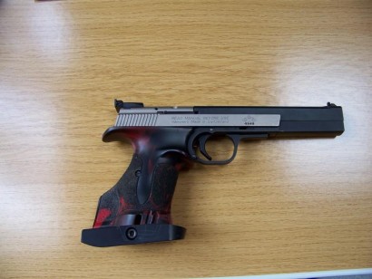 Alguien conoce la pistola del.22 hammerli x esse sport?

Alberto. 21
