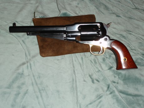 Hola me he decidido a comprarme un remington ahora,   tengo la duda :roll: de si me compro el 44 cañon 130