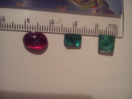 Hola alguien del foro sabe o controla de piedras preciosas. tengo dos esmeraldas y un rubi .
no se quien 42