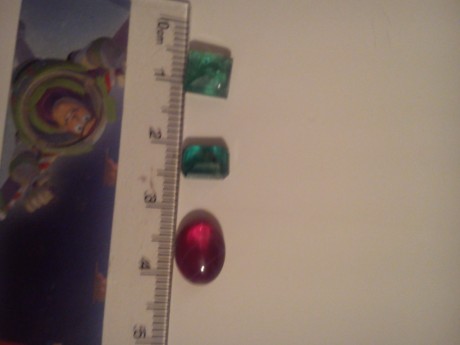Hola alguien del foro sabe o controla de piedras preciosas. tengo dos esmeraldas y un rubi .
no se quien 41
