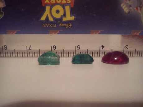 Hola alguien del foro sabe o controla de piedras preciosas. tengo dos esmeraldas y un rubi .
no se quien 40