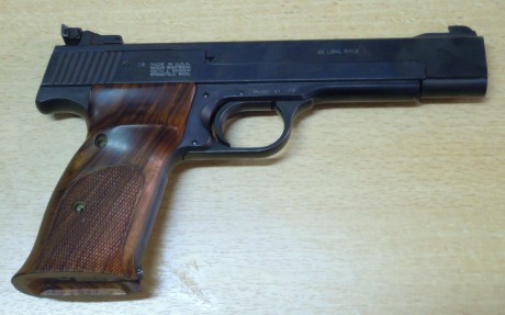 Vendo pistola Smith & Wesson mod.41, cal.22Lr.5,5. Cachas de madera.Cargador extraible.Excelente estado.

PVP: 01