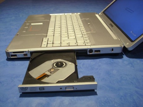 Hola!!!

Vendo ordenador portátil marca COMPAQ (Fabricado por HP Hewlett Packard) Modelo Presario M2000.

Sistema 21