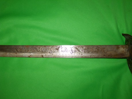 Hola mi nombre es Félix y me han regalado varias armas, pero no tengo ni idea de que se trata y si tienen 01
