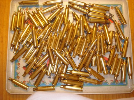 Buenos dias señores,

Pongo en venta 102 vainas del calibre .243 Win. con un solo disparo, pulidas en 11
