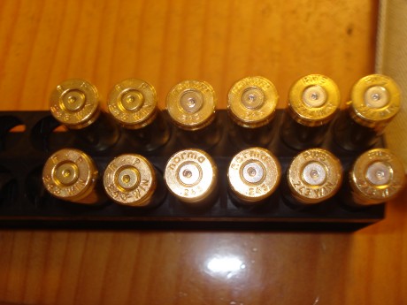 Buenos dias señores,

Pongo en venta 102 vainas del calibre .243 Win. con un solo disparo, pulidas en 10