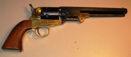 Alguien sabe,por curiosidad, porque las replicas colt, por ejemplo de PIETTA,son bastantes mas baratas 120