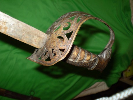Hola mi nombre es Félix y me han regalado varias armas, pero no tengo ni idea de que se trata y si tienen 80